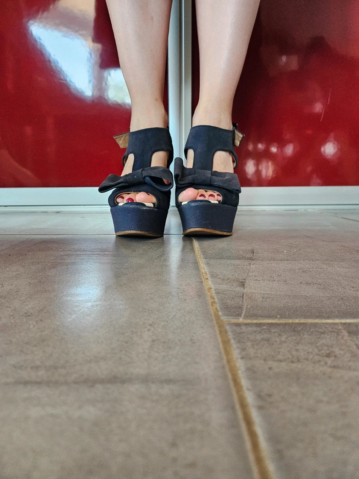 Zapato de tacón azul marino claudie pierlot con corazón pin up vintage rockabilly – photo 9